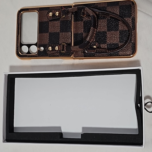 Galaxy z flip 4 case - Picture 3 of 3